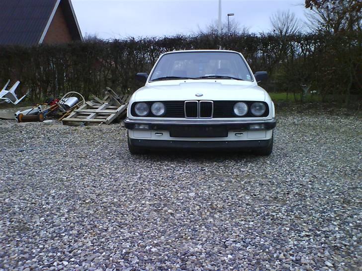 BMW E30 320i SOLGT - d. 19-02-2008 Nymalet, færdig samlet og beskidt :p billede 9