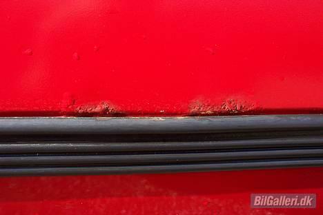 Opel Kadett E 1986 *SOLGT* - begyndende rust ved H. Dør (bilen er våd, det er kun det ved gummi listen der er rust, det andet er vand ) billede 10