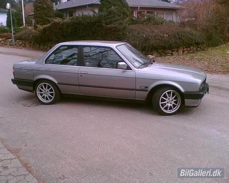 BMW 320i E30 SOLGT billede 4