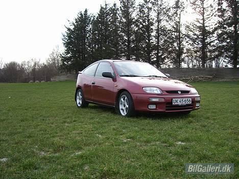 Mazda 323 Coupé (solgt) billede 1