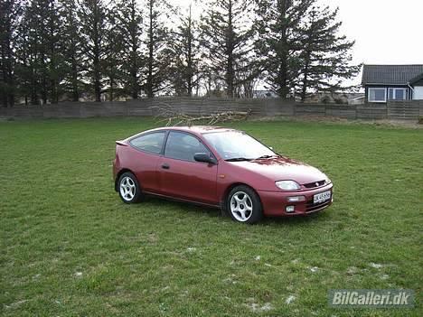 Mazda 323 Coupé (solgt) billede 2