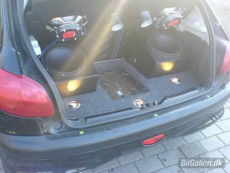Peugeot 206 Solgt - Mit bagagerum bygget færdig:)  billede 3