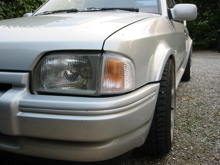 Ford Escort RS Turbo "Solgt"  - Fælgene sidder jo lige til kanten. Perfekt :-D billede 7