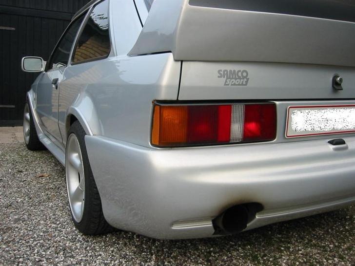 Ford Escort RS Turbo "Solgt"  - God røv og god weekend, Mongoose 3" systemmet ender i en 4" afgang. Det sorte på kofangeren rundt om potten, er brændt og skyldes flammerne der står ud af potten. billede 8