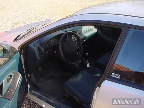 Mazda 323 F - Smadret :'( billede 2