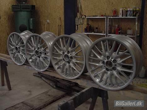 Mazda 323 F - Smadret :'( billede 3