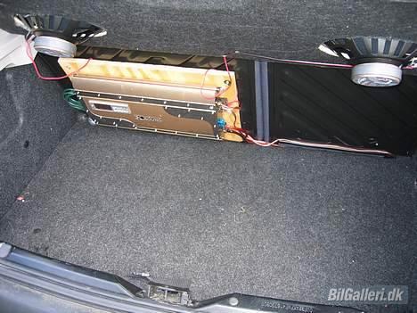 Peugeot 206 Solgt - Før jeg lavede bagagerummet om ;D der sket en del:P  billede 7