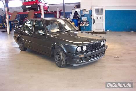 BMW E30 325 billede 1