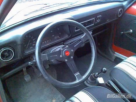 Ford Escort mk2 Van - Så kom der lige et tidstypisk læder rat i den.. (E.Nardi står der graveret på en eger i det) billede 5