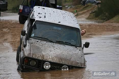 Toyota landcruiser hj61*solgt* - fik da holdt på det men ku ikke komme op der fra igen PIS billede 7