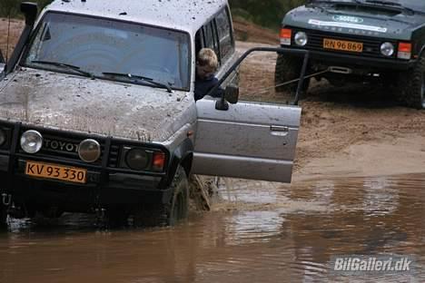 Toyota landcruiser hj61*solgt* - ja helt tæt i dørlisten var den jo ikke billede 8