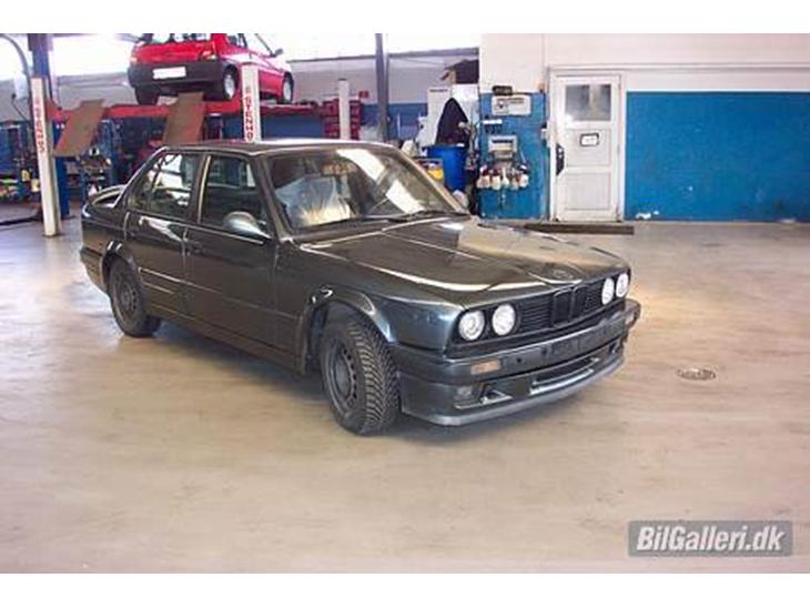 BMW E30 325 billede 1