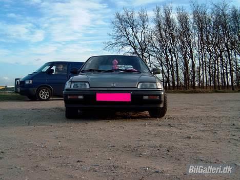 Honda Civic....Musen SOLGT! - neder varevogn der bestemte sig for at holde i vejen billede 2