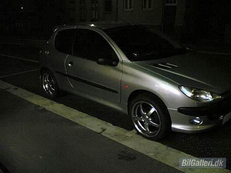 Peugeot 206 TOTAL SKADET:( - Pug at night billede 12