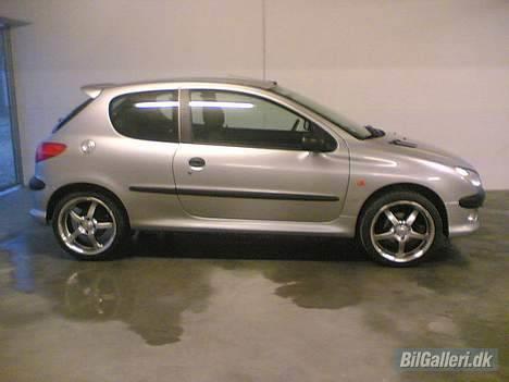 Peugeot 206 TOTAL SKADET:( - puggen i min P-kælder billede 13
