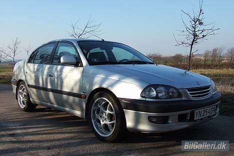 Toyota Avensis 2.0 sol. SOLGT billede 2