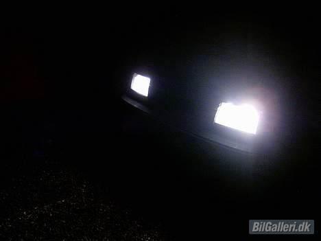 Toyota Carina 2 - Det er svært at se, men der er blåt skær i.. billede 16