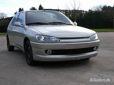 Peugeot 306  SOLGT - forfra billede 4