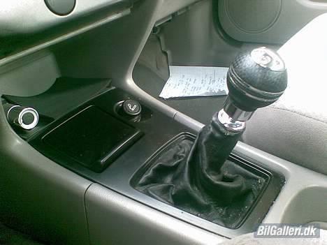 Nissan Primera2,0(Solgt)(Jeppes) - orginal nødetræ nu sort + krom gear knop billede 14