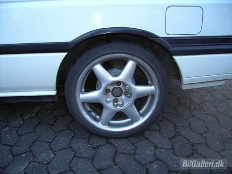 Nissan Sunny SLX Coupe Kat SOLGT - Det er så de dyre pizza fælge:) billede 5