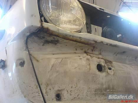 VW Polo 86C - Pis, en gammel skade, der nu kan ses..! må jo laves.. billede 4