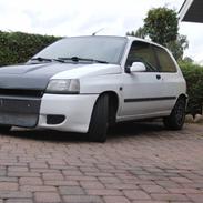 Renault Clio 16v    **SOLGT**