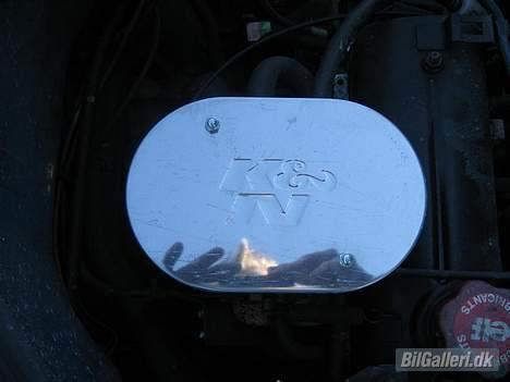 Renault 5 SOLGT - K&N Filter .. Det er kæresten der spejler sig i den :) billede 8