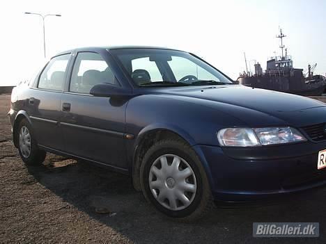 Opel Vectra b Total skadet :( billede 1