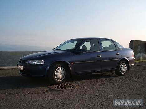 Opel Vectra b Total skadet :( billede 2