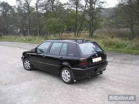 VW Golf 1,8 Joker (SOLGT) - Sort VW Golf 3, 1.8 Joker, 5-dørs med træk billede 1
