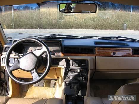 Volvo 780 BERTONE  - volvo 780 set fra bagsædet......... læder og træ......... billede 2