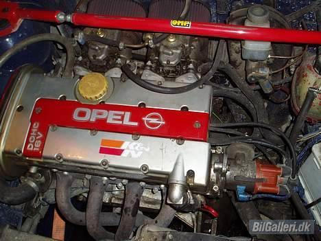 Opel kadett 2,0 16v rallycross - maskinen. billede 8