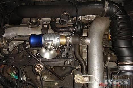 Peugeot 406 sv-turbo SOLGT - Der kommer nye billeder af motor rummet idag! billede 7