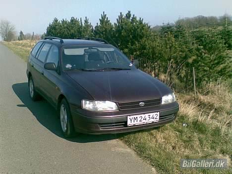 Toyota Carina E St. Car - et nyt billed af bilen forfra.. sku nok ha vasket den... billede 13