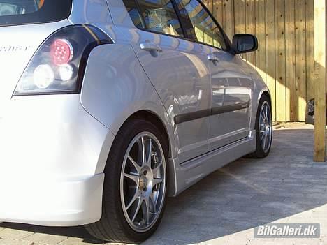 Suzuki Swift 1,5 vvt *knust* billede 7