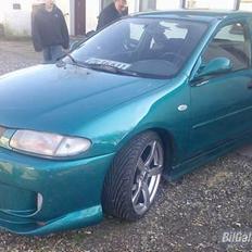 Mazda 323 Sedan TOTAL SMADRET I