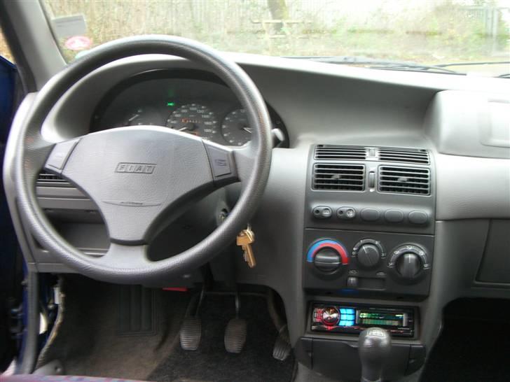 Fiat Punto  - Cockpittet, kunne godt trænge til noget lir. billede 2