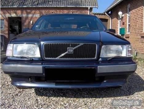 Volvo 850 SE "Solgt" - Hjemmelavet sort grill. Det er sådan de fleste ser Volvoen.....altså i bakspejlet.... billede 1