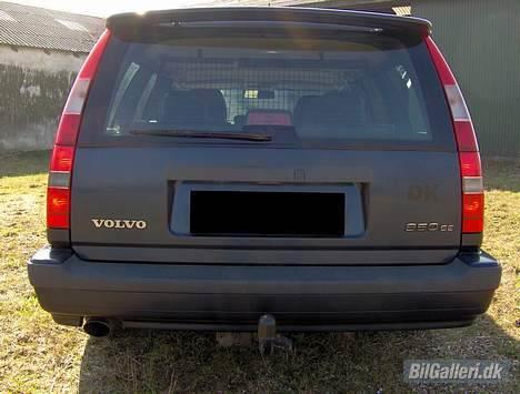 Volvo 850 SE "Solgt" - Original hækspoiler, V70 baglygter med hvide blink, aftageligt træk billede 6