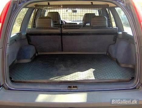 Volvo 850 SE "Solgt" - Plads til hele familien med fuld oppakning. Bagagegardin. billede 14