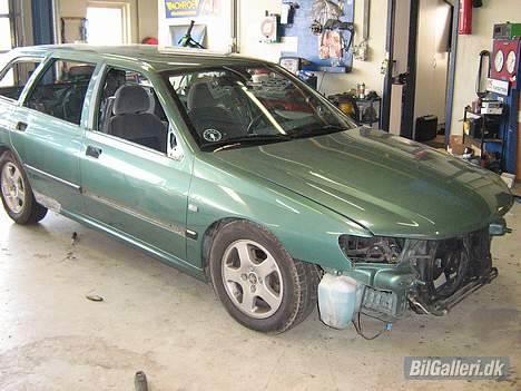 Peugeot 406 - tjae... det startede med lidt små skramer der skulle laves. tror det tog lidt overhånd...:) billede 3