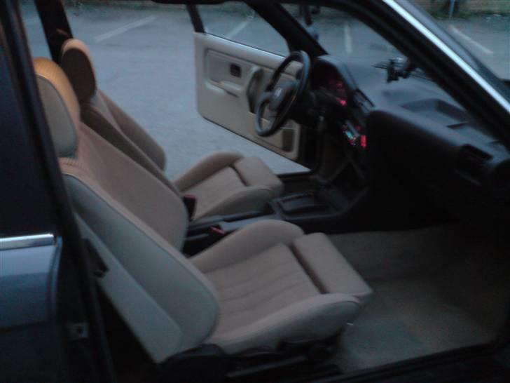 BMW 325e "SOLGT" billede 12