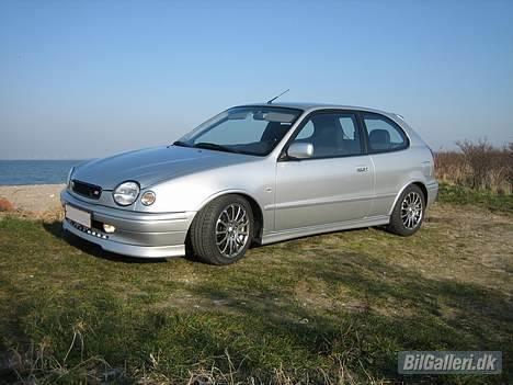 Toyota Corolla E11 *SOLGT* billede 2