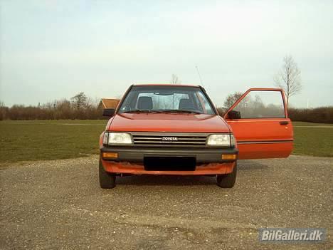Toyota starlet billede 2