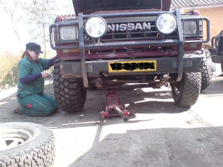 Nissan patrol  solgt.... - satte lige ex. husbestyrerinden til at arbejde lidt billede 2