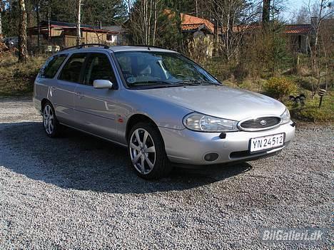 Ford Mondeo v6 GHIA billede 1