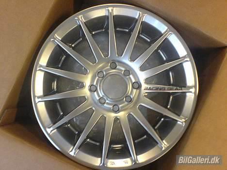 Suzuki Swift sedan - Lige efter jeg havde hentet dem, og der skulle sættes dæk på:p billede 17