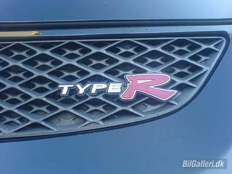 Honda Civic Type R *solgt* - Endnu et Type R emblem, her er det i frontgrillen. billede 3