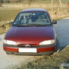 Ford Mondeo 1,8i CLX *SOLGT*