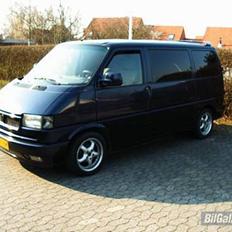 VW Caravelle Van (SOLGT)